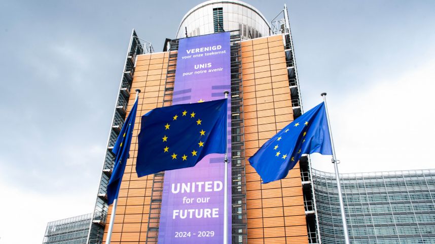 Под прицелом: ЕК с помощью соцсетей тайно вмешивалась в выборы в 6 странах смотреть онлайн