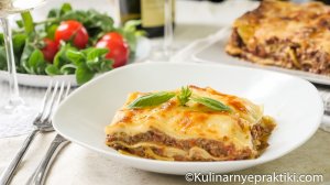 Домашняя лазанья: соус болоньезе и очень сырный бешамель