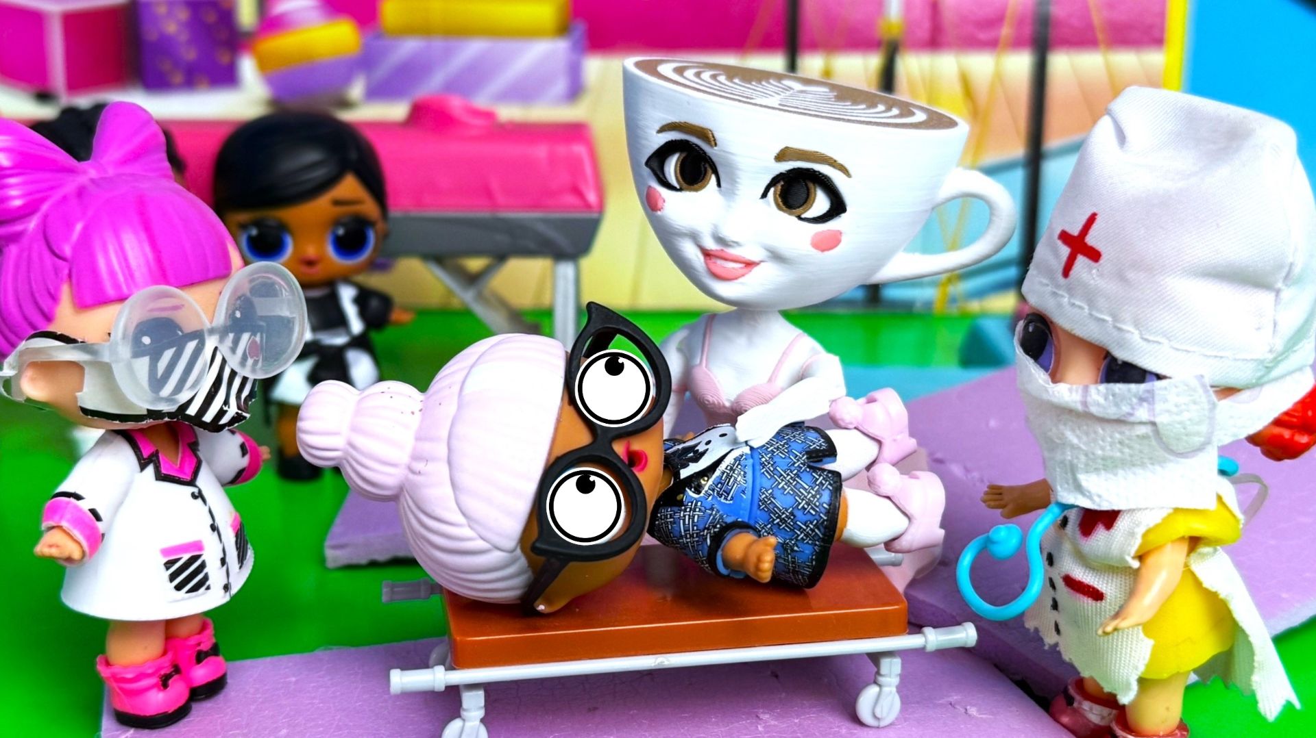 УВЕЗЛИ В БОЛЬНИЦУ😱 ПРЯМО С УРОКА ФИЗКУЛЬТУРЫ😄 Балерина Капучино уволена! куклы ЛОЛ мультики смотреть онлайн