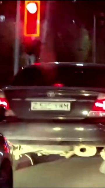 Как то едет ещё