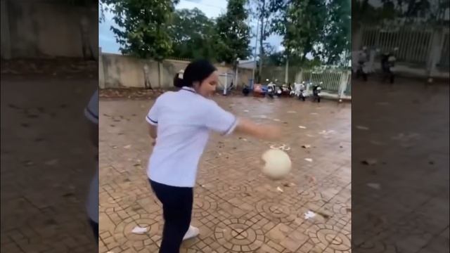 школьная игра в мяч