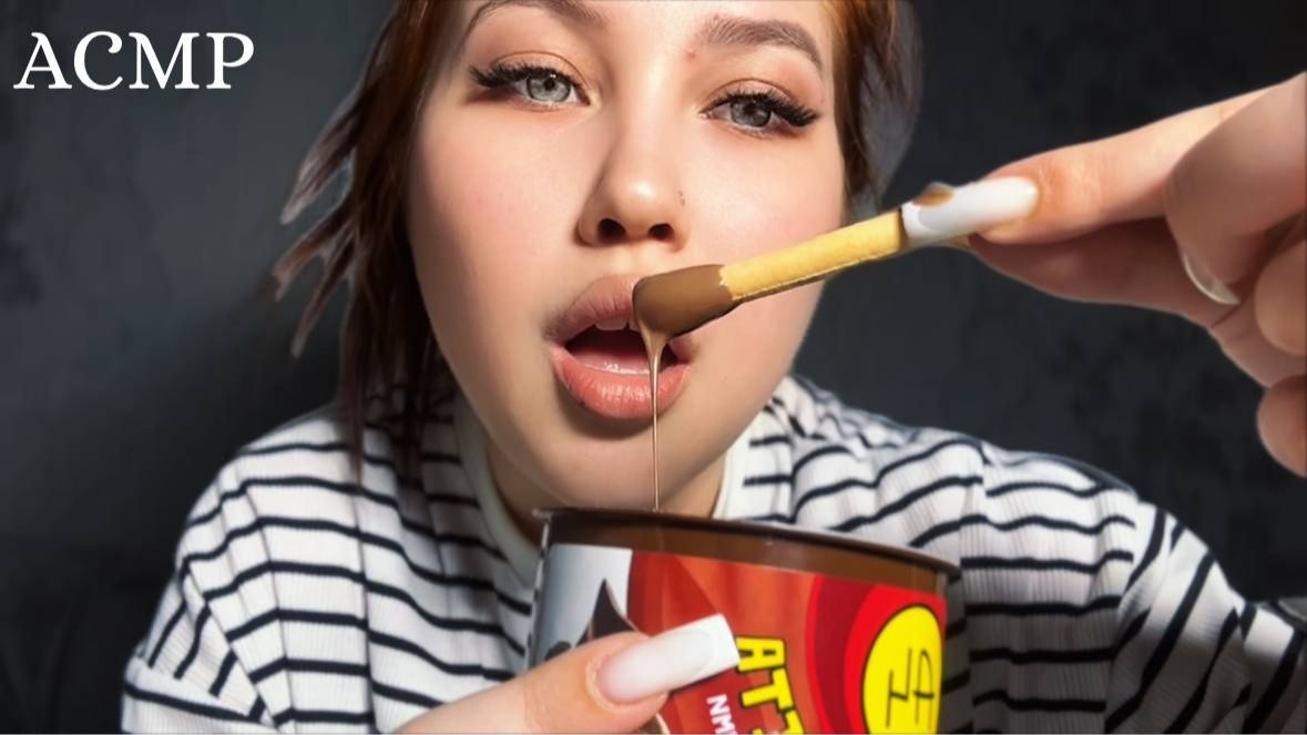 АСМР ИТИНГ ХРУСТ ПАЛОЧЕК С ШОКОЛАДНОЙ ПАСТОЙ А4 | ASMR смотреть онлайн