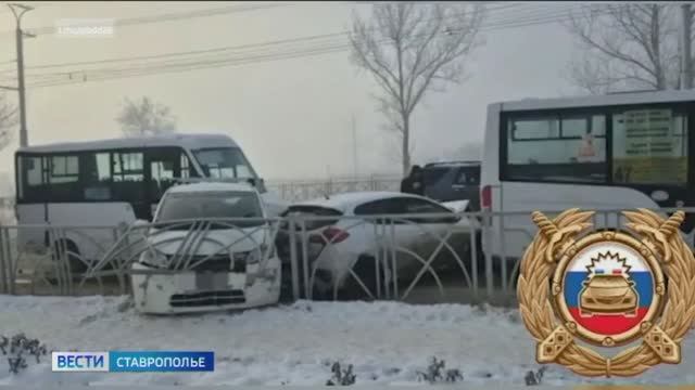 В Ставрополе столкнулись два пассажирских автобуса и две иномарки смотреть онлайн