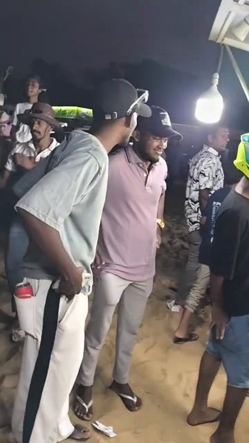 Праздничный вечер на пляже Шри Ланки. Негомбо.