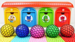 Яркие Мультики для детей и малышей. Мягкие антистрессики и игрушки у гаража. Мультики залипалки