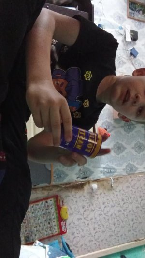 Пробую самые кислые конфеты