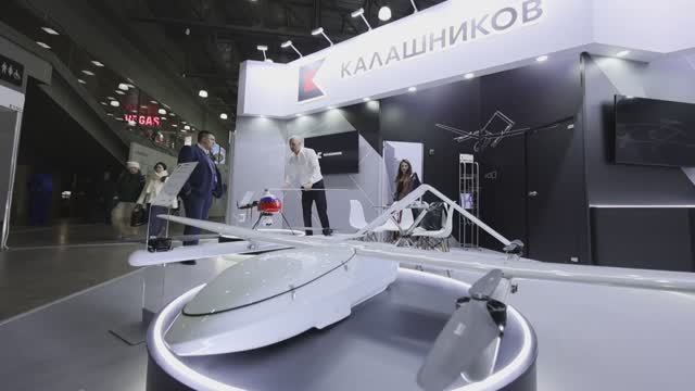 Вертолет Ми-34М1 и другие новинки авиации представили на крупнейшей выставке в Москве смотреть онлайн