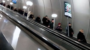 Метро Ладожская подъём и спуск...