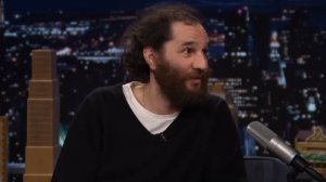 Джош Сафди рассказывает о перевоплощении Тимоти Шаламе в Марти Суприма, а затем меняется с ним места