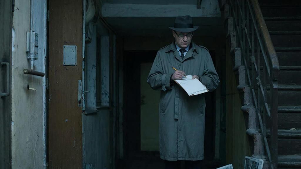 На третий день наблюдения, после отъезда мужа, я поднялся на нужный этаж…