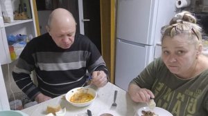 УЖИН с НАМИ. ПЕТЯ ЕСТ ПЕРВЫЙ РАЗ.