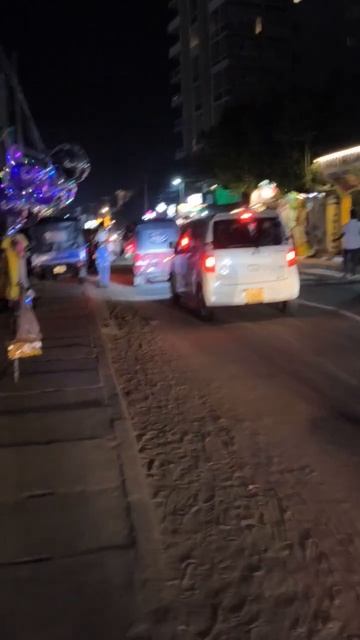 Вечером на центральной улице Негомбо столпотворение. Шри Ланка.