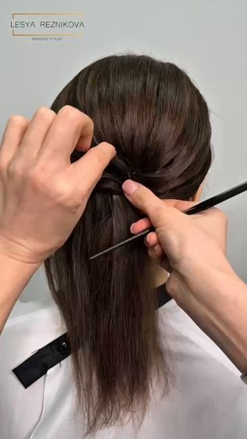 Низкий пучок на короткие волосы — легко!