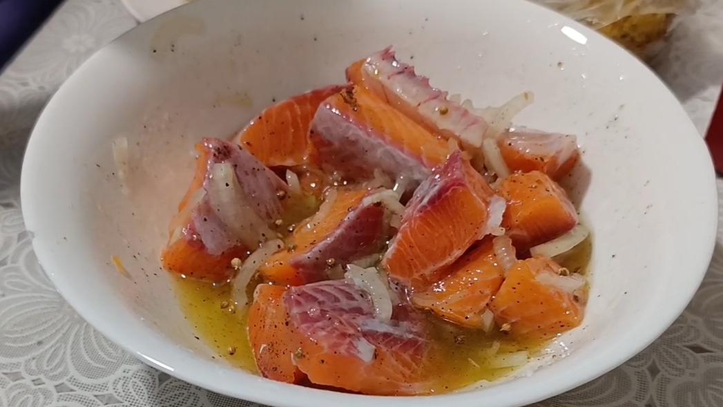 Любить, ЭТО ..☝️ Обожаем сырую (свежую) рыбу!😋 смотреть онлайн