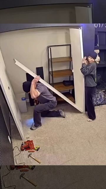 Ремонт с женщиной… #ремонт #женщины #ремонтквартир #мужижена #муж #жена #дверь #побашке #удар