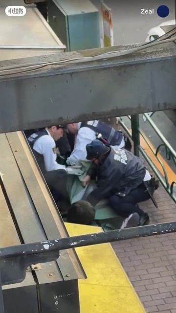 Японцы показали, как на самом деле выглядит процесс создания роллов