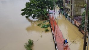 Испанию и Португалию накрыл мощнейший шторм «Леонардо». Дома ушли под воду, плотины переполнены