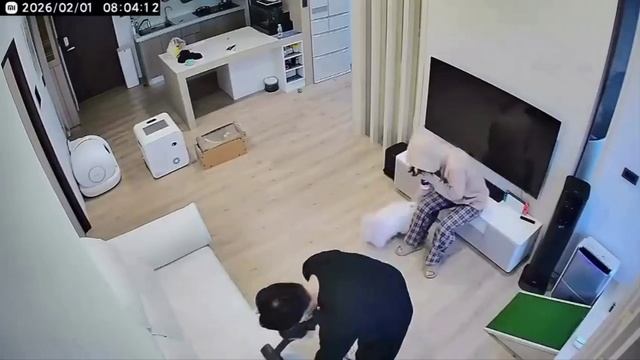 Редчайшее явление домашнего торнадо попало на камеры видеонаблюдения смотреть онлайн