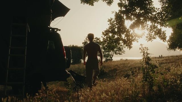 Turning My Land Rover Into a Home смотреть онлайн