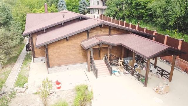 Мы построили деревянный дом в станице Азовской 500 кв.м. в 1 этаж из клееного бруса породы кедр Мы построили деревянный дом в станице Азовской 500 кв.м. в 1 этаж из клееного бруса породы кедр