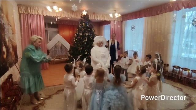 ВОЛШЕБНАЯ СНЕЖИНКА Новогодний праздник для детей средней группы 23.12.2025 смотреть онлайн