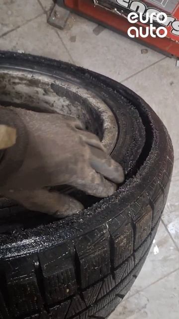 Машина поступила с запросом «прокол колеса»…