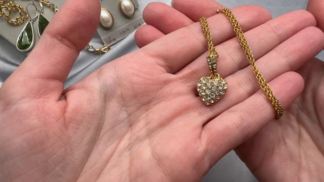 17. РАСПАКОВКА Винтажной бижутерии. Sarah Coventry, Avon, Judy Lee и др. смотреть онлайн