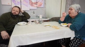 ОРЁМ НА КУХНЕ НЕ РАЗОБРАВШИСЬ кушая вкусную картошку ПОДВАЛ ИЛЬИЧА жизнь в деревне