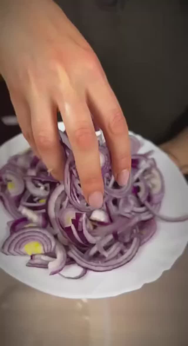 Маринованный лук.