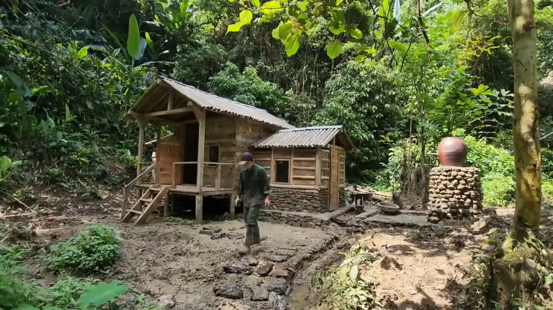 Построил дом в лесу самостоятельно за 300 дней. От начала до конца. Бушкрафт смотреть онлайн