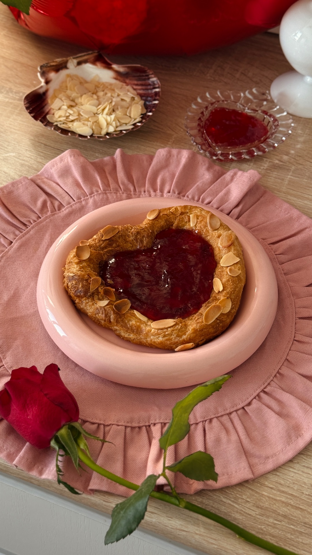 Галета с клубничным джемом 🍓