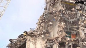 Снос зданий  с помощью разрушительного шара