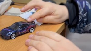 Распаковка «Ниссан Скайлайн» от «Хотвиллс»