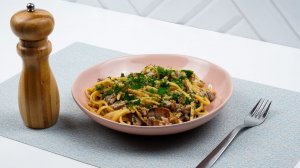 Спагетти с грибами и орехами