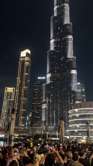 Фонтан и Бурдж-Халифа в Дубае