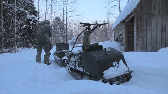СОБАКА ПОПАЛАСЬ В КАПКАН? ЖИВУ В ИЗБЕ. УДАЧНАЯ ОХОТА!!! смотреть онлайн