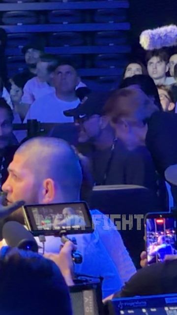 Хабиб ПЕРЕЖИВАЕТ за Зайнукова во время боя против Аюба на турнире PFL