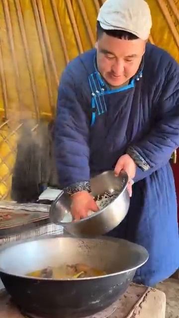 Аромат плова из говядины янтарного цвета