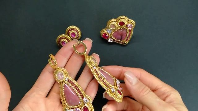 Комплект украшений из родонита.