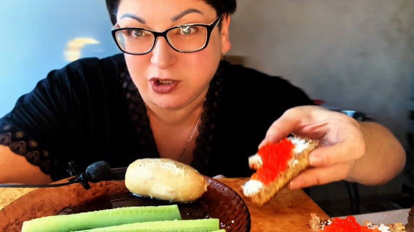 МУКБАНГ, есть с утра нечего😁СКУШАЛА всю КУРИЦУ ночью🤣/Да и колбасу мне МОЖНО! смотреть онлайн