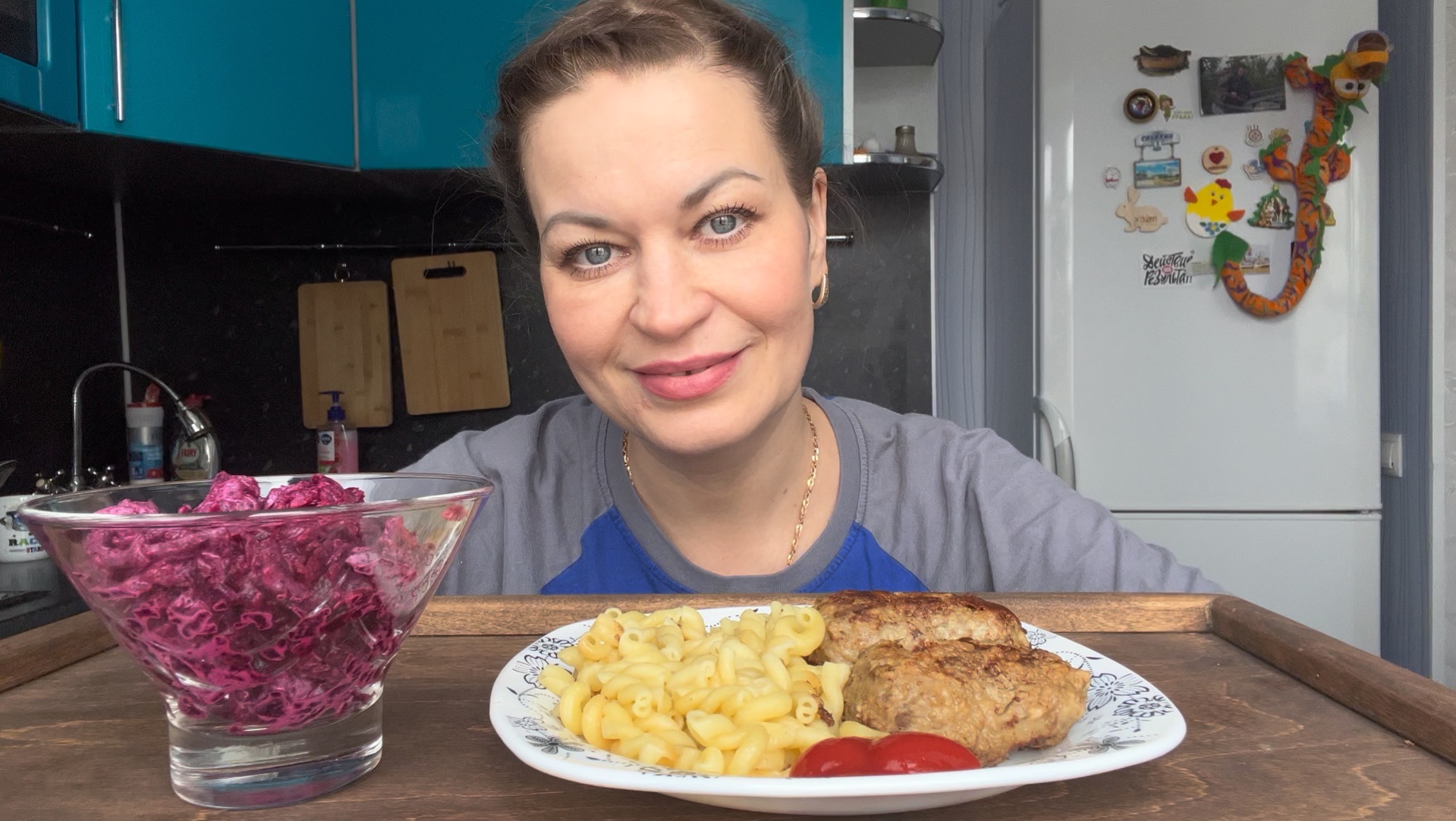 МУКБАНГ КОТЛЕТЫ МАКАРОНЫ/СВЕКОЛЬНЫЙ САЛАТ/MUKBANG ЕДА ОБЖОР смотреть онлайн