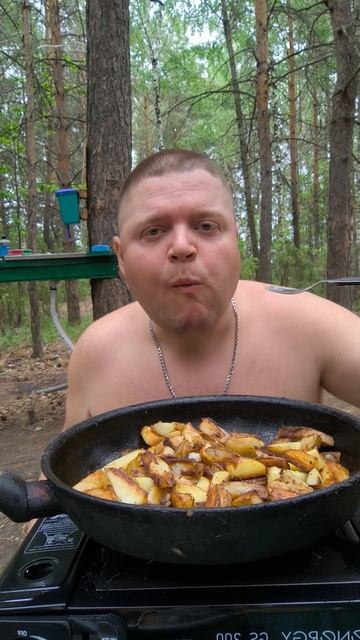 Жаренная картошка в сковородке