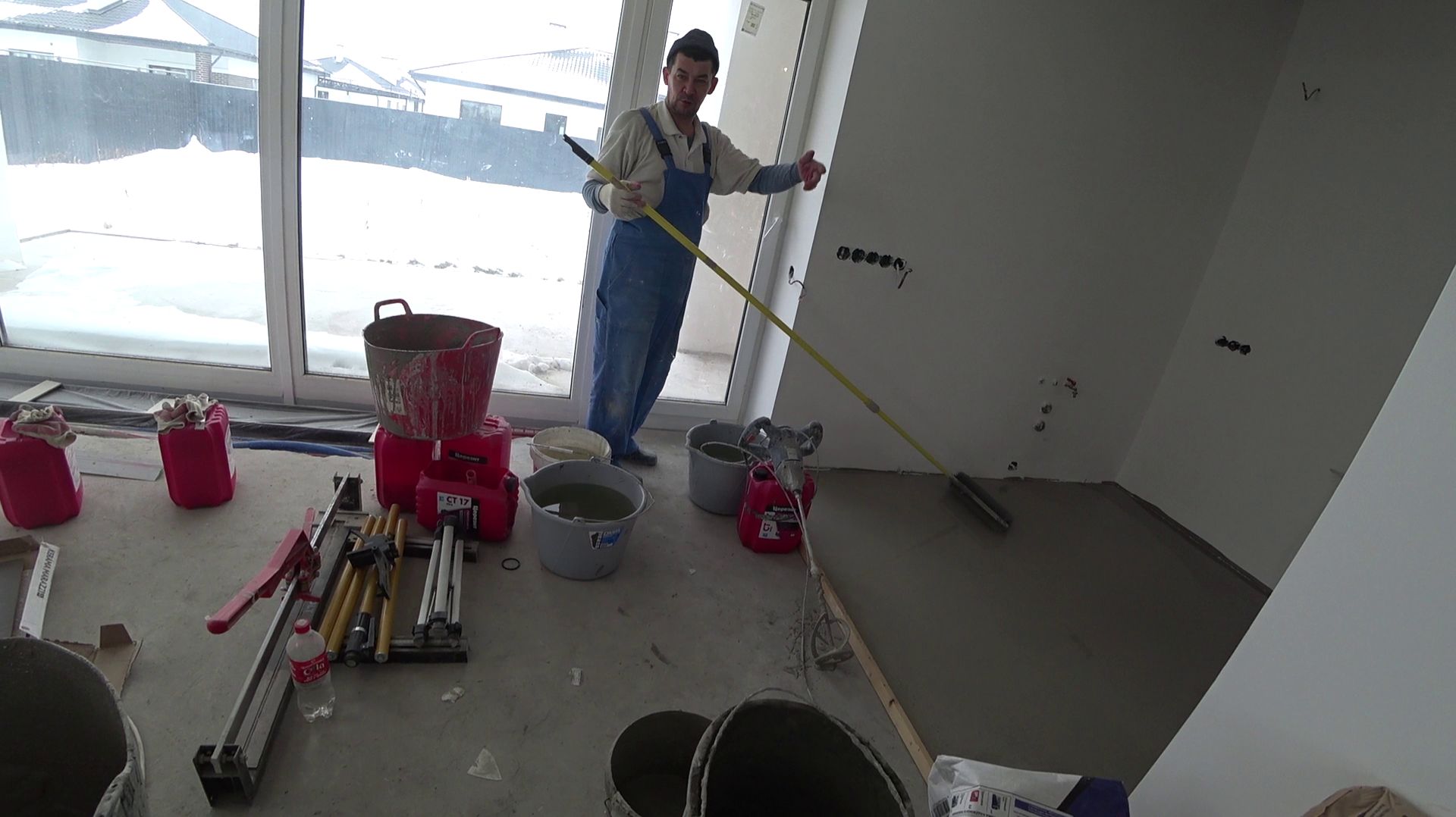 Наливной пол в частном доме под ПВХ плитку и как сделать без порогов! смотреть онлайн