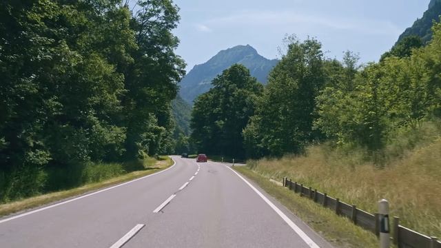 Швейцария. Живописная поездка от Шаттенхальба до Гриндельвальда в формате 4К смотреть онлайн