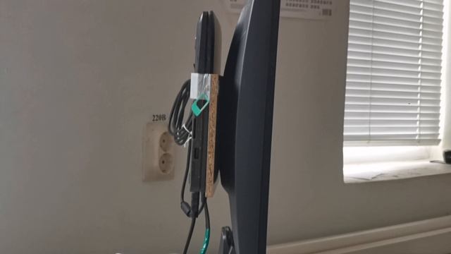 Вот такая история наклёвывается с монитором и ноутбуком без дисплея