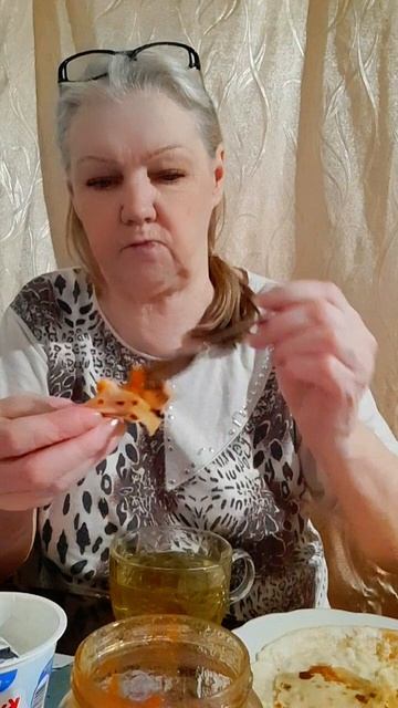 07.02. 26.  #mukbangtatyanaeats #мукбанг / Вечерний перекус с дремотой ☺☕🥞🥛🍯