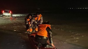 Машина с пассажирами провалилась под лед на Капчагайском водохранилище в Казахстане