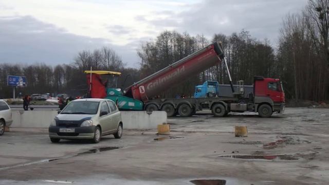 Укладка асфальта Mercedes-Benz Actros _Vogele Super смотреть онлайн