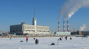 Любители зимней рыбалки в устье Невы. Мороз и Солнце в Питере