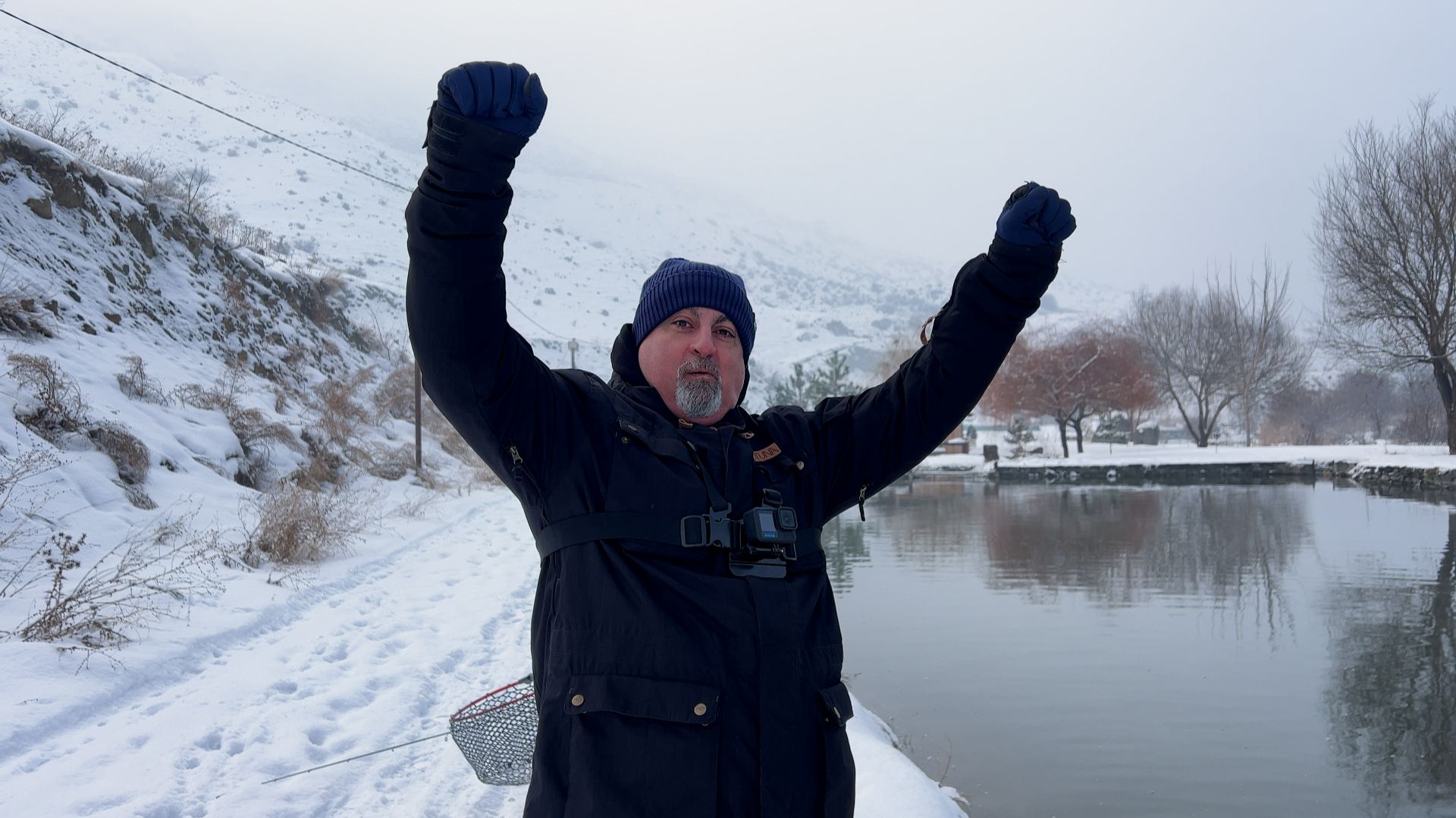 Первый раз на зимней рыбалке и сразу поймал форель / ПОРА ПО ГОРАМ